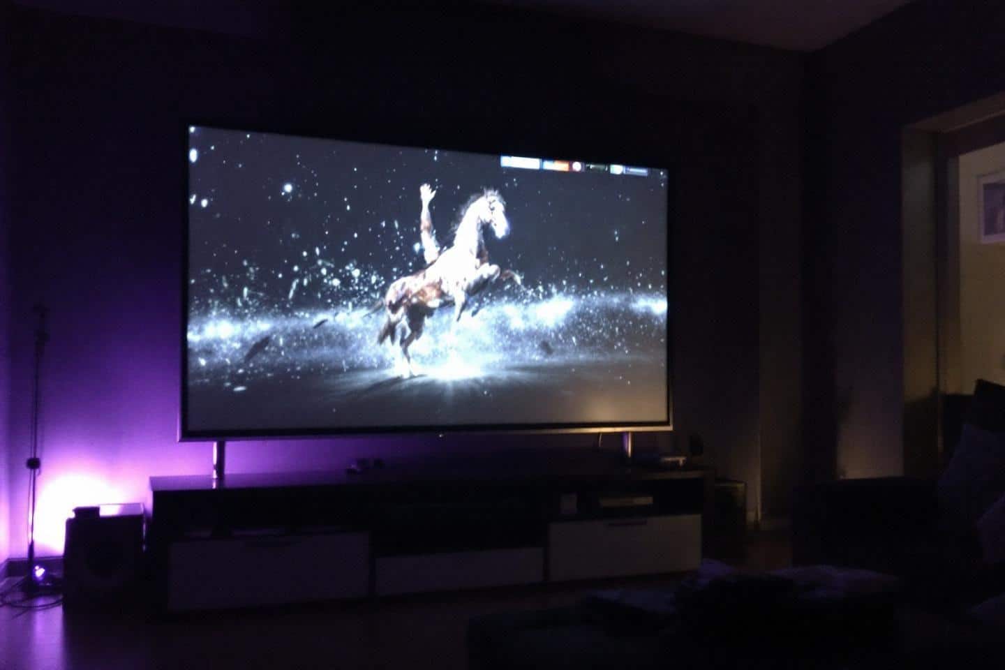 Comment choisir entre une TV XXL et un vidéoprojecteur ?